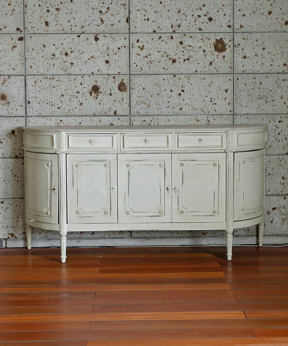 キャビネットで叶える、狭くても素敵なフレンチインテリア