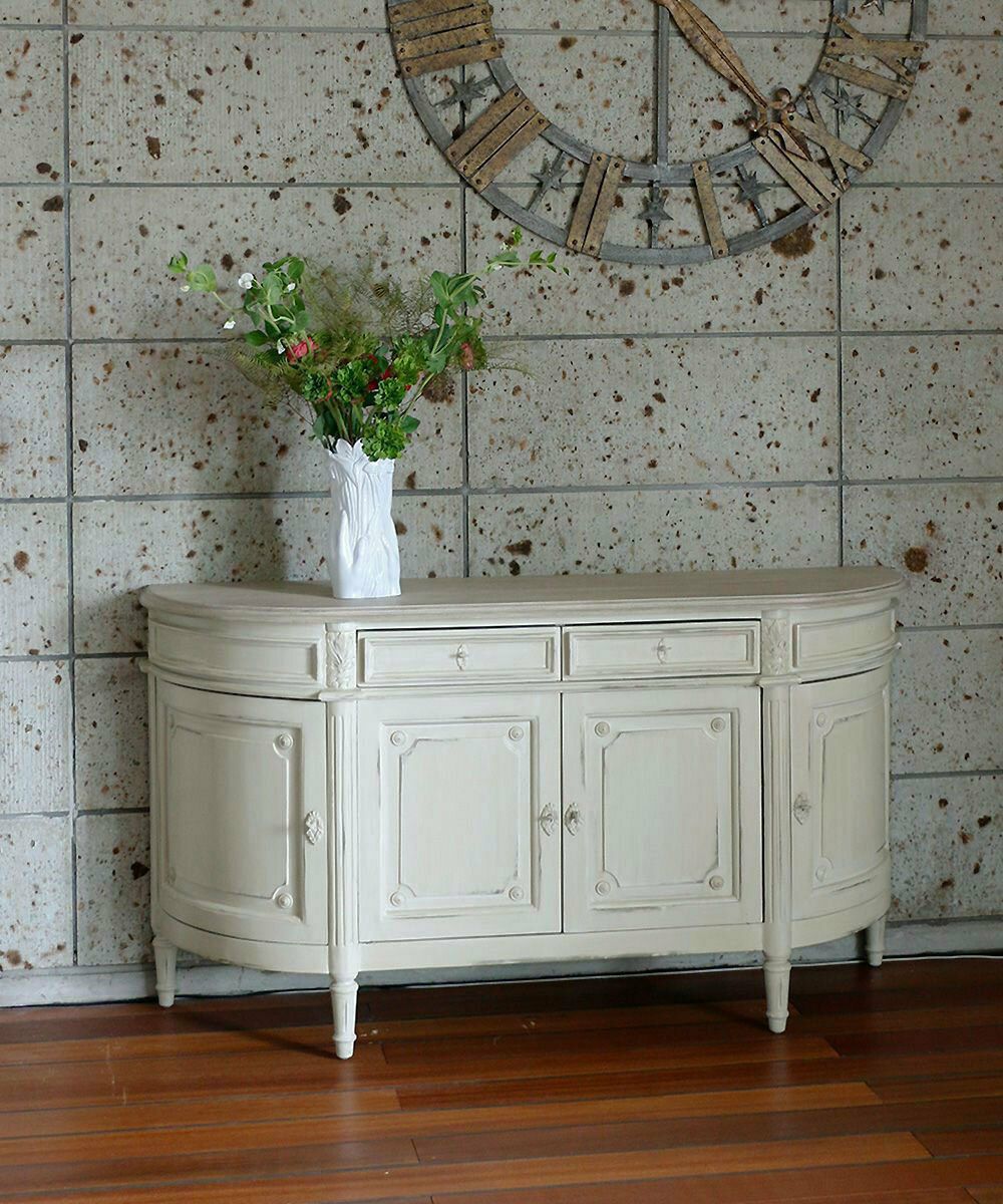 キャビネットで叶える、狭くても素敵なフレンチインテリア