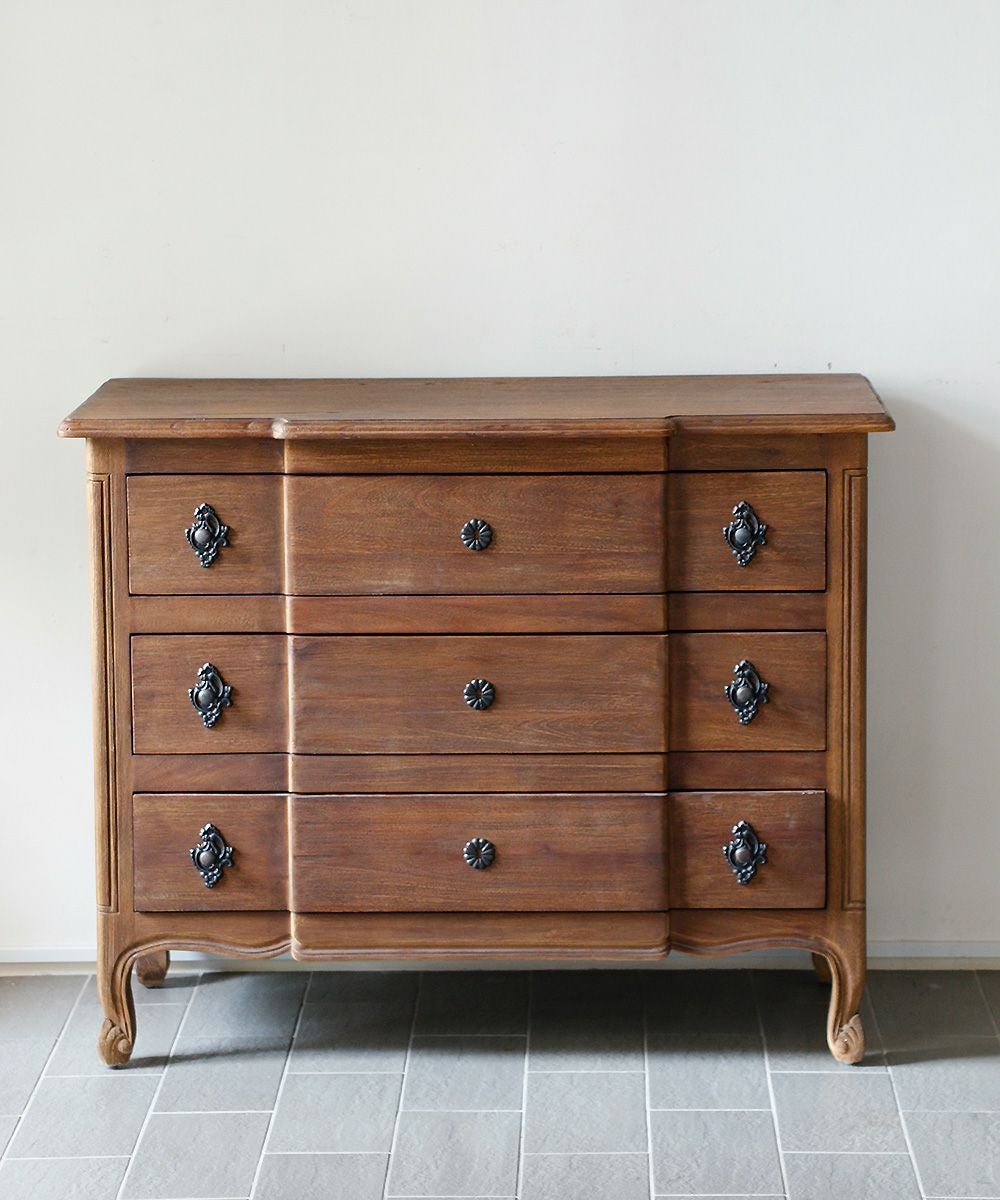 キャビネットで叶える、狭くても素敵なフレンチインテリア